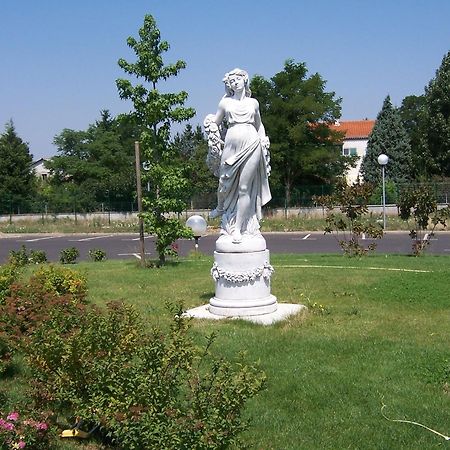 Artemis Hotel & Spa Bistro Coquet Бриуд Екстериор снимка