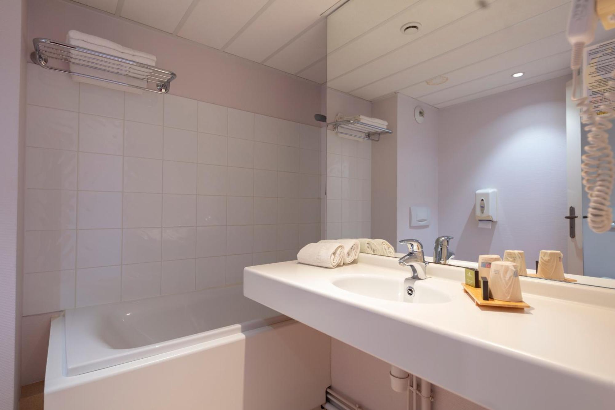 Artemis Hotel & Spa Bistro Coquet Бриуд Стая снимка
