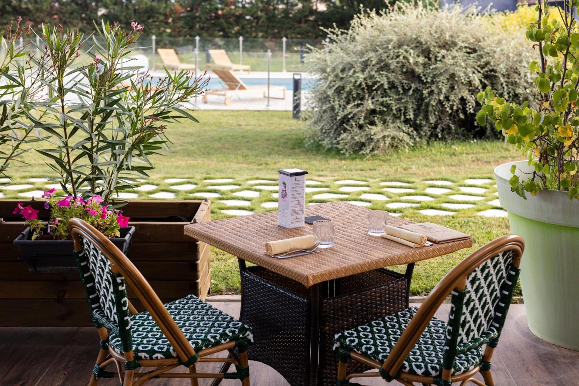 Artemis Hotel & Spa Bistro Coquet Бриуд Екстериор снимка