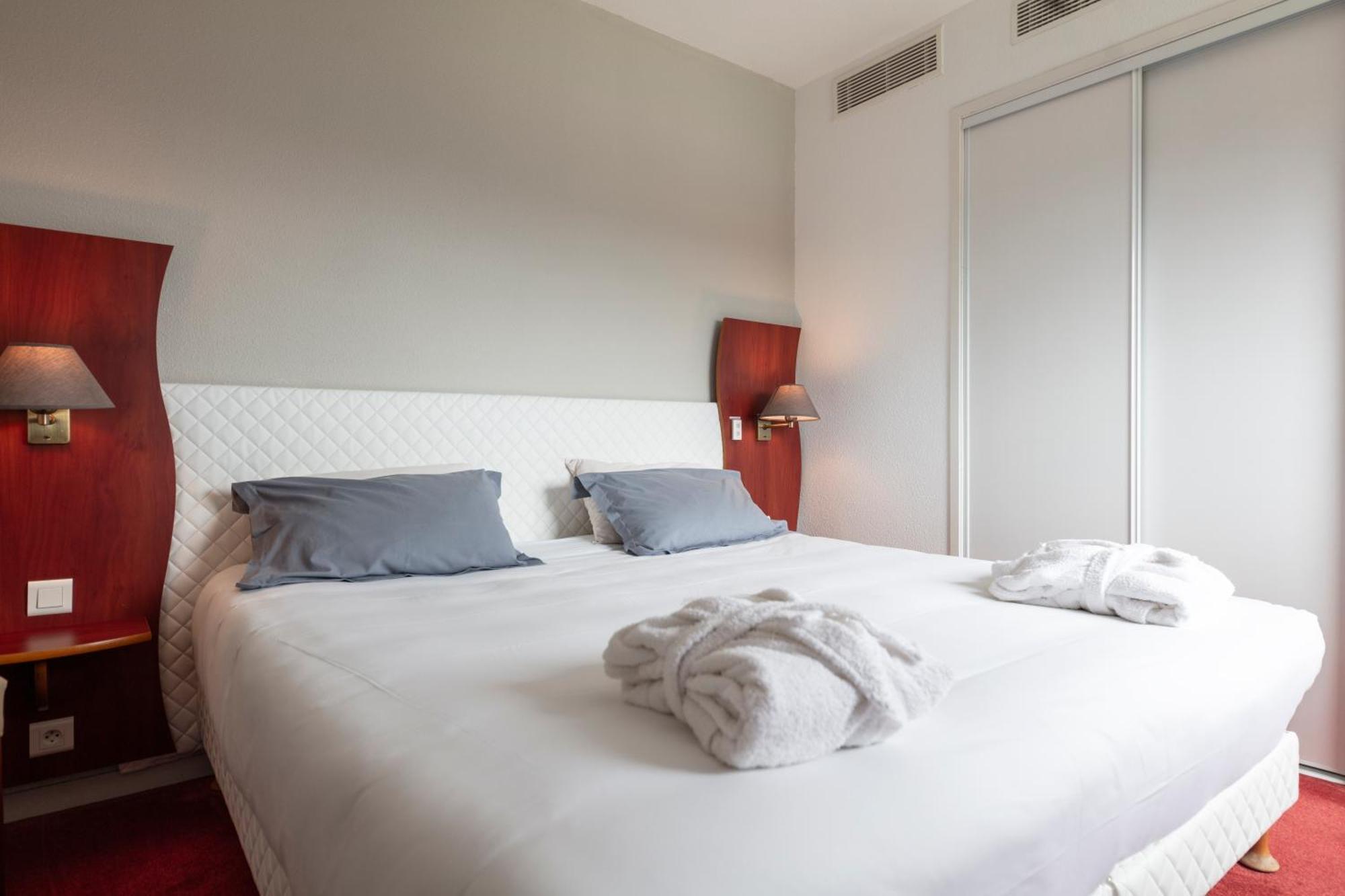 Artemis Hotel & Spa Bistro Coquet Бриуд Стая снимка