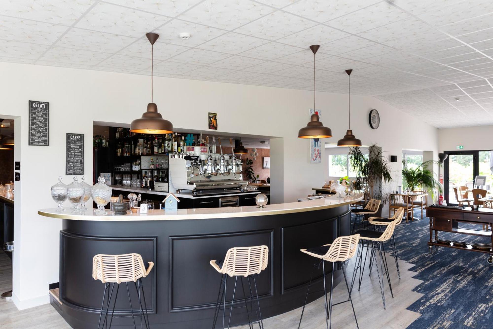 Artemis Hotel & Spa Bistro Coquet Бриуд Екстериор снимка